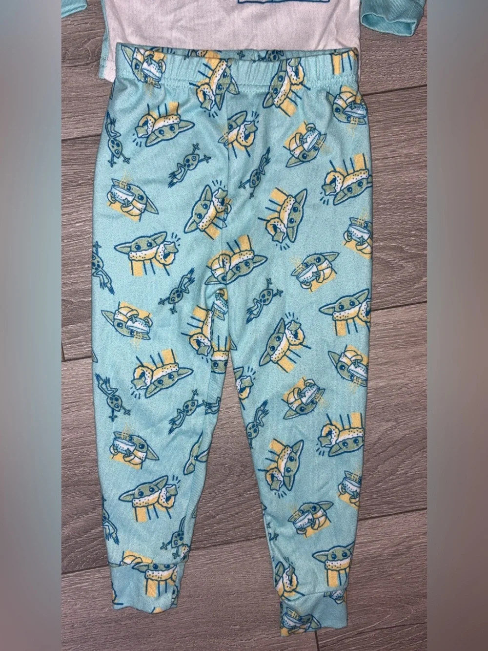 Star Wars Baby Yoda Toddler Size 4T Fitted Pajama Set Long Sleeves & Pants EUC